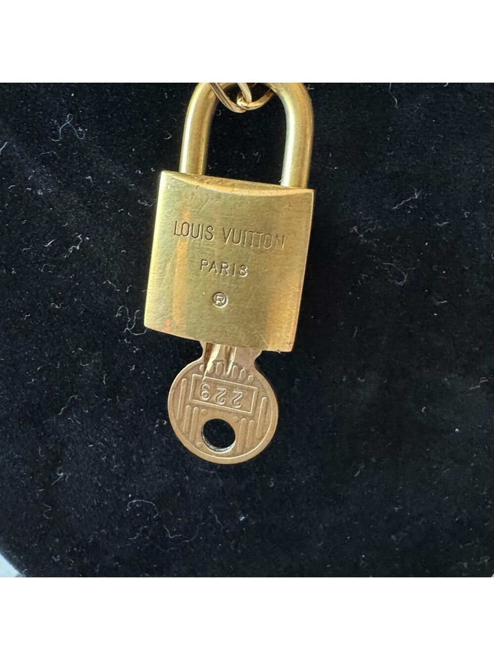 Louis Vuitton 200 Series Lock and Key on a chain. Number 229 - Picture 2 of 7
